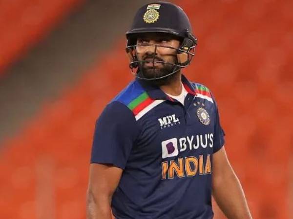 పాక్ ఫ్యాన్స్పై ఫైర్.. పాక్ ఫ్యాన్స్పై ఫైర్..