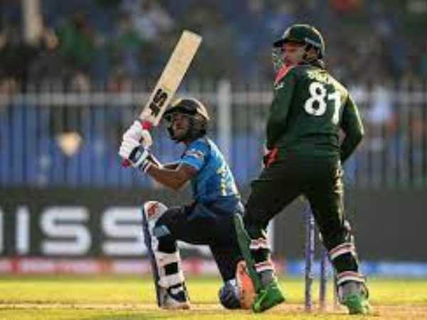 అసలంక హాఫ్ సెంచరీ: