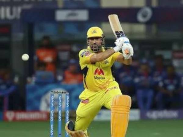 చిన్నారికి గిఫ్ట్..