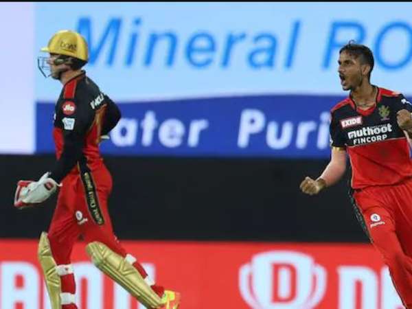 కోహ్లీ వికెట్ పడటంతో..