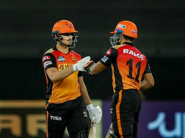 సమష్టి ప్రదర్శనతో..