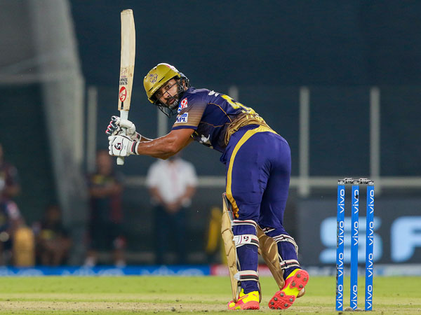 సిక్స్ బాదేసిన త్రిపాఠి