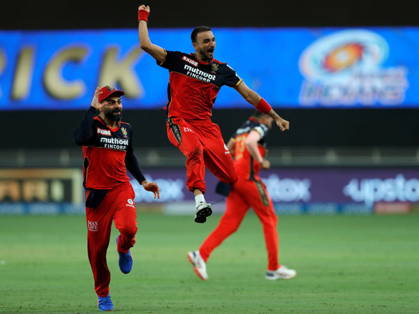 నలుగురి పేర్ల చుట్టూ