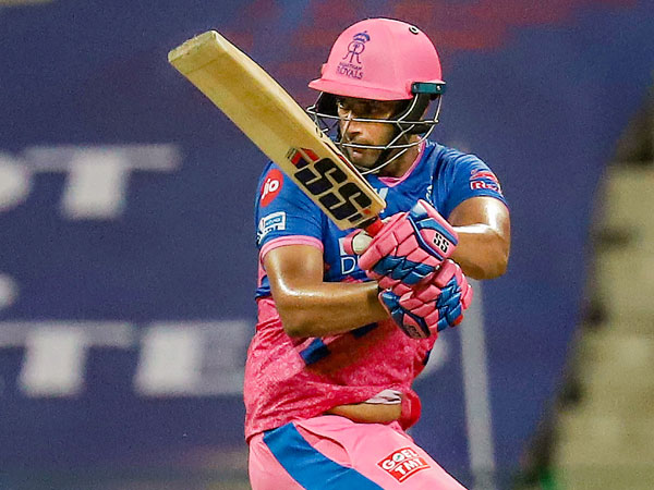 పోటీపడి ఫోర్లు, సిక్స్‌లు