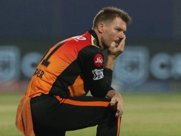 హోటల్ రూమ్‌లో కూర్చోబెట్టడం దారుణం: