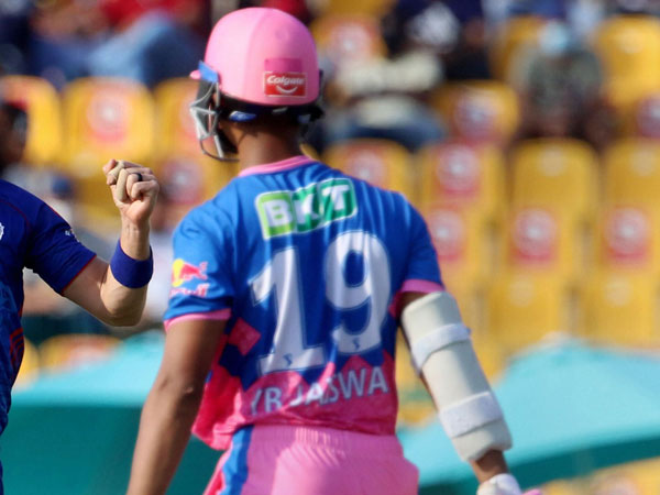 టెంట్‌లోనే నివాసం..