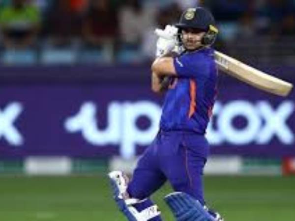 4 పరుగులకే పెవిలియన్‌కు: