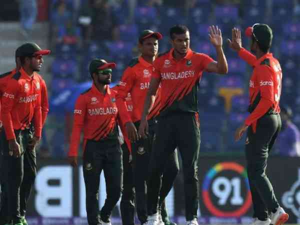  33 పరుగులకే మూడు వికెట్లు: