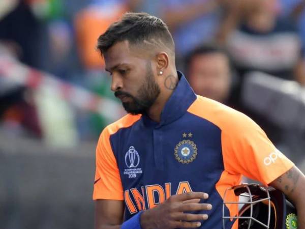 పాండ్యా ఔట్: