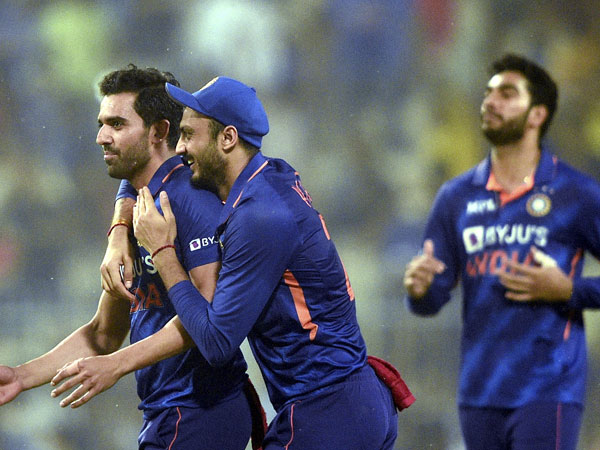 బౌలింగ్‌లోనూ రాణించిన..