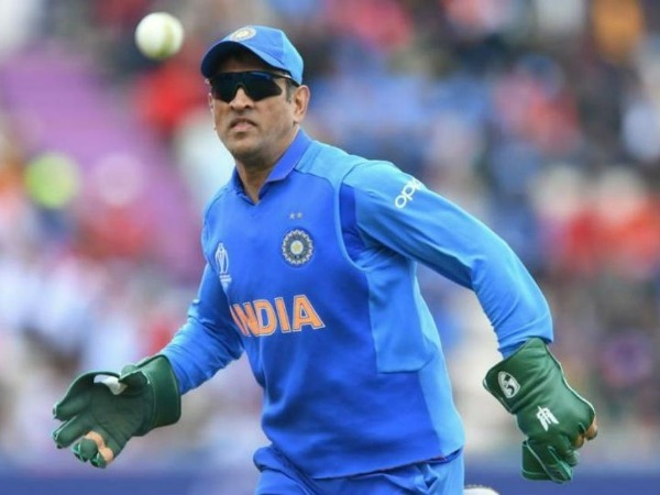 చేతులెత్తేసిన మెంటార్ ధోనీ..