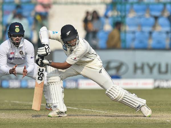 వికెట్ దూరంలో..