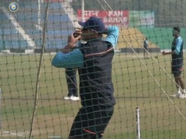 కోచ్గా తొలి టెస్ట్.. కోచ్గా తొలి టెస్ట్..