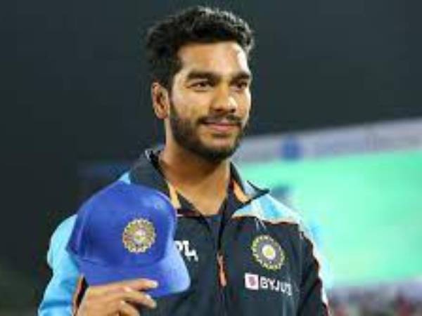 వెంకటేశ్ అయ్యర్ అరంగేట్రం.. వెంకటేశ్ అయ్యర్ అరంగేట్రం..