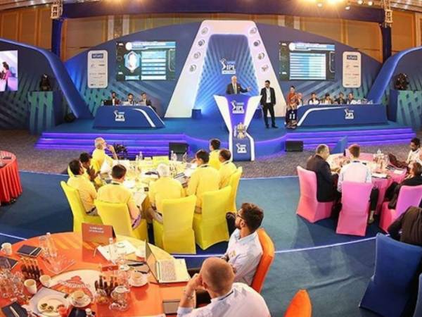 వేలంలోనే గాలం..