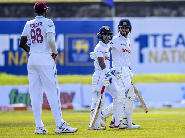 లంచ్ వరకు 61 పరుగులతో..