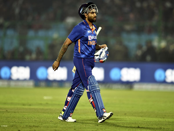 సూర్యకుమార్ హాఫ్ సెంచరీ