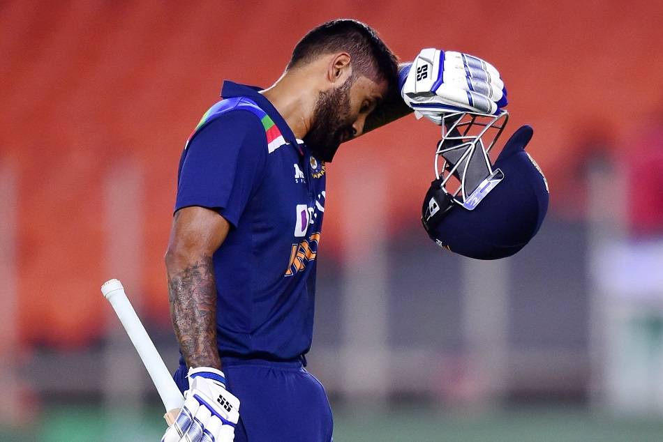 Rohit Sharma Gets Angry On Suryakumar Yadav After Throwing His Wicket On Duck Rohit Sharma Gets Angry On Suryakumar Yadav After Throwing His Wicket On Duck