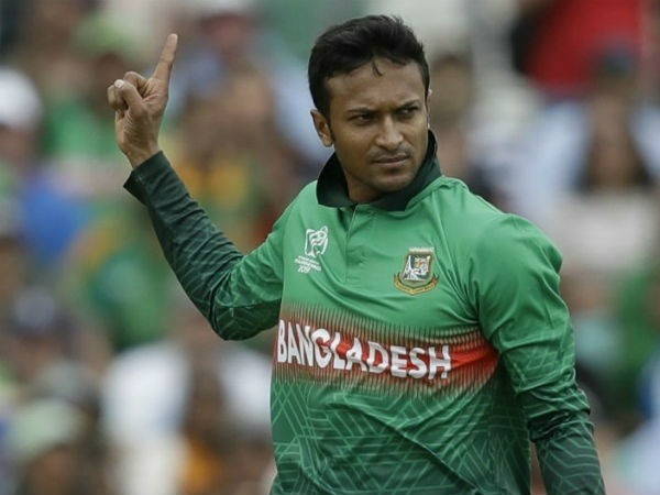 అగ్రస్థానంలో షకీబ్‌: