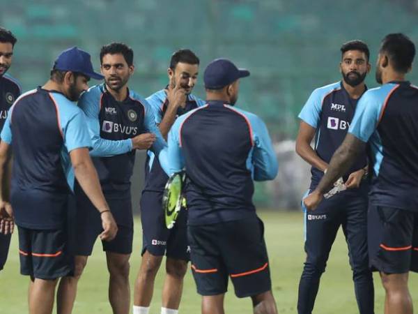  గాయంతో సిరాజ్ ఔట్..