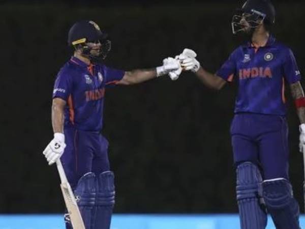  సీనియర్ ఆటగాళ్లను పక్కనపెట్టలేరు?