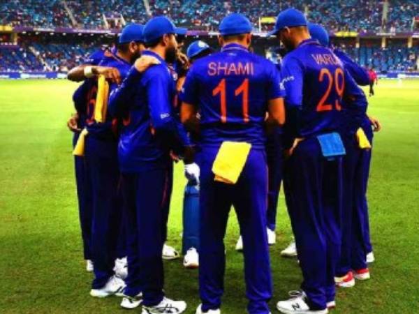 మిడిలార్డర్లో ఆ నలుగురు.. మిడిలార్డర్లో ఆ నలుగురు..