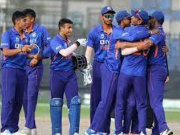  చెల‌రేగిన బౌల‌ర్లు