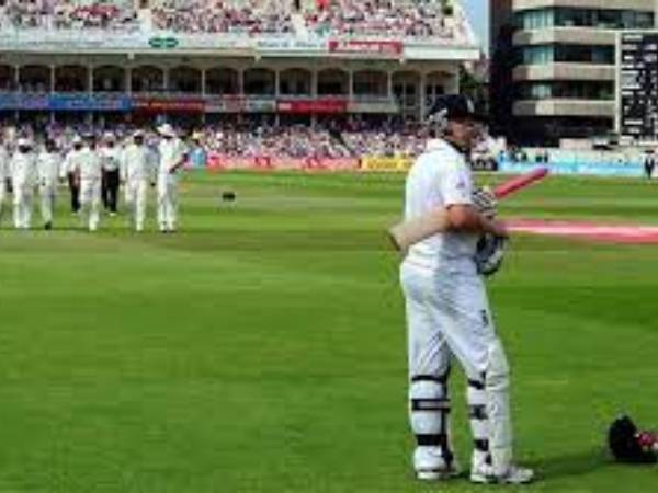 ఇయాన్ బెల్ వివాదాస్పద రనౌట్..