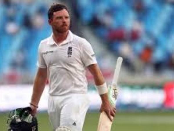  క్రీజులోకి ఇయాన్ బెల్..