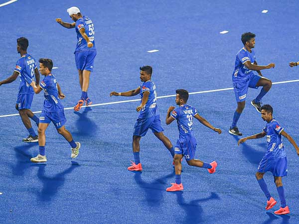 ఆరంభంలోనే డిఫెన్స్‌లో ప‌డిన భార‌త్‌