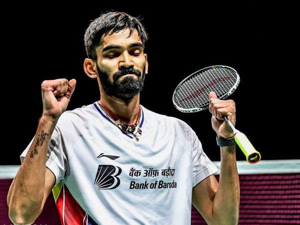 రెండో సెట్‌లో పుంజుకున్న శ్రీ‌కాంత్‌