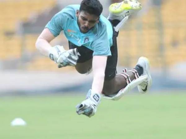  లాస్ట్ బాల్ సిక్స్‌తో..