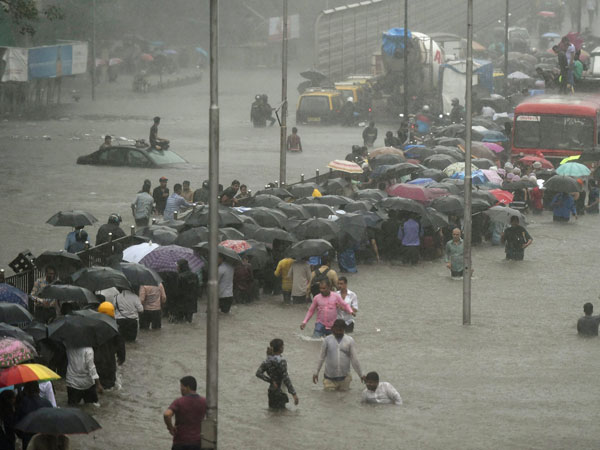 ముంబైలో భారీ వర్షం..