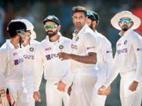 పటిష్టంగా బౌలింగ్ దళం..