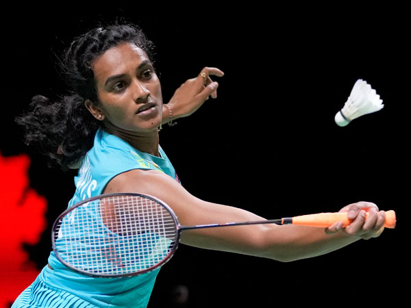 స్టార్లు దూరం..