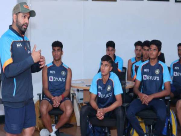 కుర్రాళ్ల‌కు రోహిత్ పాఠాలు