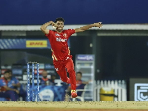 రవి ఇంటి వ‌ద్ద సంబ‌రాలు