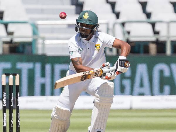 నిలకడగా ఆడుతున్న సౌతాఫ్రికా..