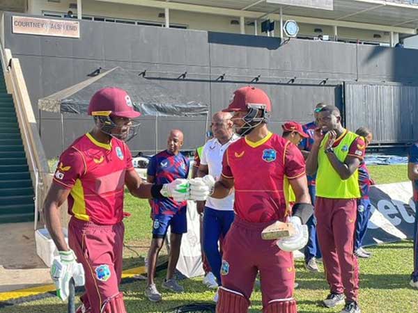 212 ప‌రుగుల‌కే విండీస్ ఆలౌట్