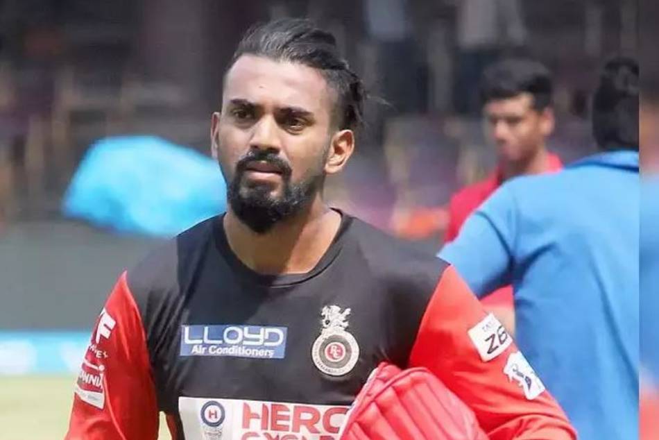 Aakash Chopra says KL Rahul fitness issues are making Lucknow sweat Aakash Chopra says KL Rahul fitness issues are making Lucknow sweat