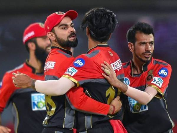 హాట్ టాపిక్‌..