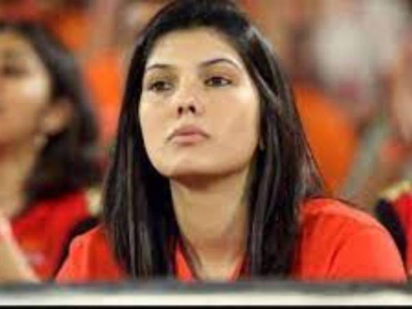  లంచ్ బ్రేక్ వరకూ ఒక్కరినీ తీసుకోని ఫ్రాంఛైజీలు..