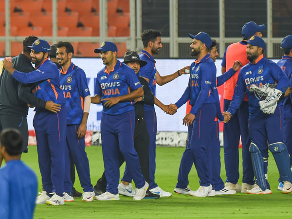 అవేష్ ఖాన్‌, ర‌వి బిష్ణోయ్ అరంగేంట్రం