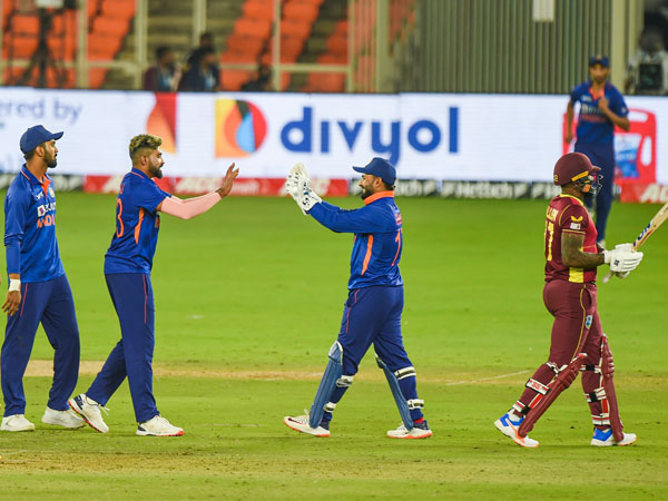 గెలుపు కోసం ఇరు జట్లూ..