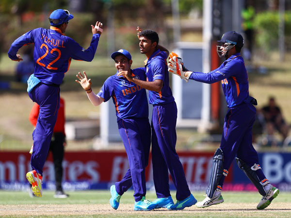 చివ‌ర్లో భారీగా ప‌రుగులు