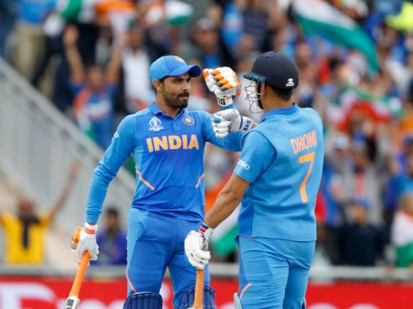 ఓవల్ మైదానం.. బ్యాక్ వర్డ్ పాయింట్, ధోనీ చాలా ఇష్టం.. ఓవల్ మైదానం.. బ్యాక్ వర్డ్ పాయింట్, ధోనీ చాలా ఇష్టం..