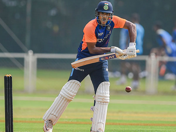 ఇషాన్ ఔట్.. మయాంక్‌కు చాన్స్..