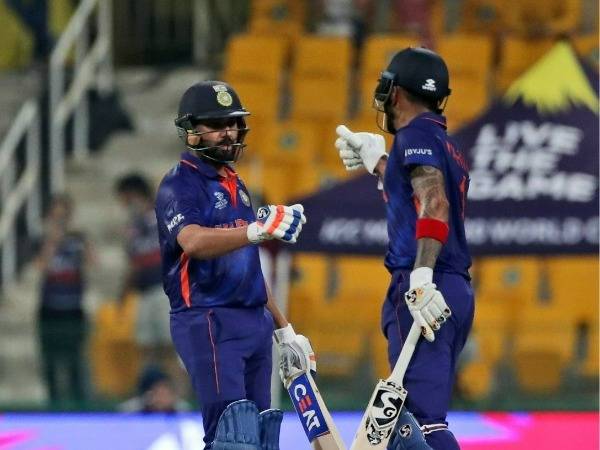 ధోనీ, కోహ్లీలా... ధోనీ, కోహ్లీలా...