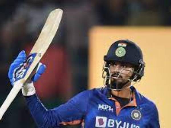 జట్టులో తీవ్ర పోటీ.. జట్టులో తీవ్ర పోటీ..