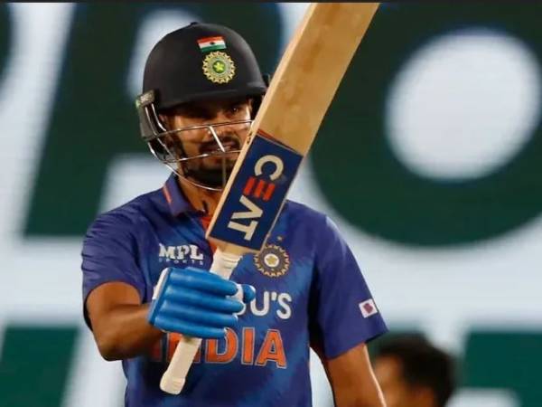 చెలరేగిన శ్రేయస్ అయ్యర్ చెలరేగిన శ్రేయస్ అయ్యర్